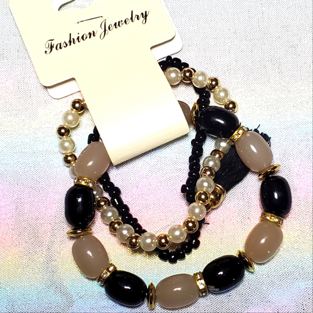 Stretch beaded bracelet white, black, gold